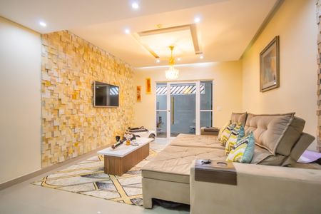 Casa à venda com 350m², 3 quartos e 4 vagasSala