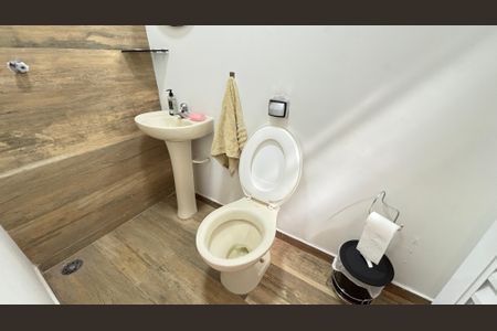 Casa à venda com 200m², 3 quartos e 2 vagasQuintal - Area de Lazer - Banheiro