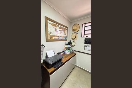 Casa à venda com 200m², 3 quartos e 2 vagasEscritório