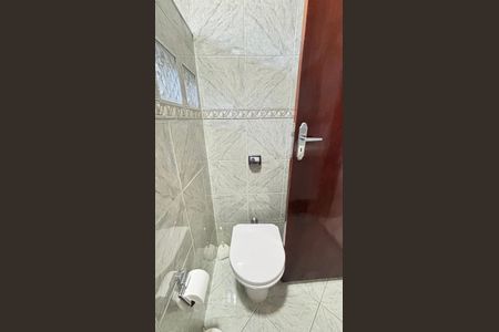 Casa à venda com 200m², 3 quartos e 2 vagasBanheiro