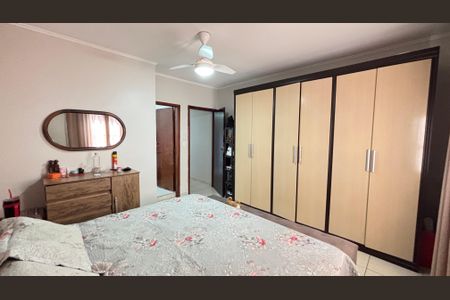 Casa à venda com 200m², 3 quartos e 2 vagasSuite