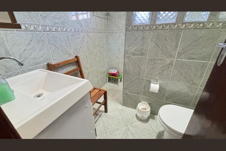 Casa à venda com 200m², 3 quartos e 2 vagasBanheiro