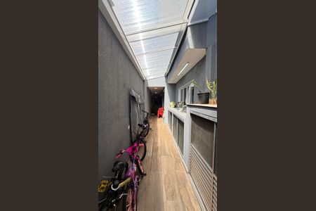 Casa à venda com 200m², 3 quartos e 2 vagasCorredor - Quintal