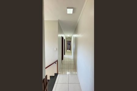 Casa à venda com 200m², 3 quartos e 2 vagasCorredor
