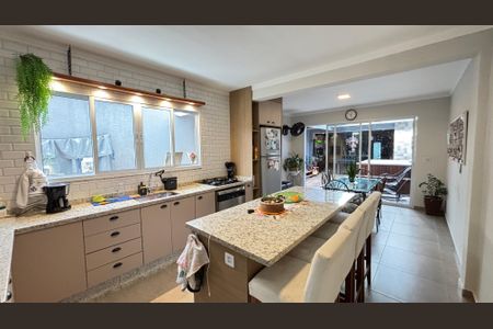 Casa à venda com 200m², 3 quartos e 2 vagasCozinha 