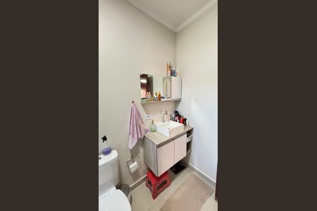 Casa à venda com 200m², 3 quartos e 2 vagasBanheiro da Suíte