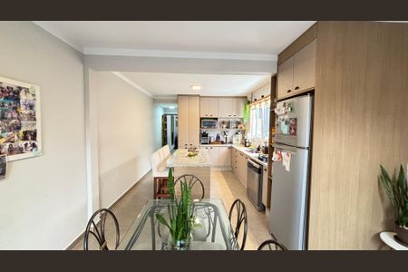 Casa à venda com 200m², 3 quartos e 2 vagasCozinha 