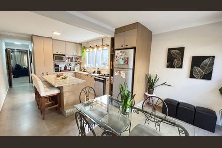 Casa à venda com 200m², 3 quartos e 2 vagasCozinha 