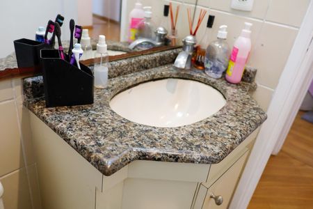 Apartamento à venda com 45m², 2 quartos e 1 vaga Apartamento à venda com 45m², 2 quartos e 1 vagaBanheiro Social