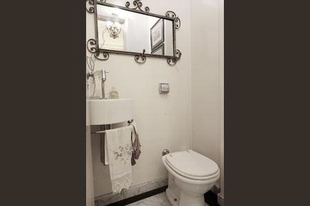 Apartamento à venda com 150m², 3 quartos e 1 vaga Apartamento à venda com 150m², 3 quartos e 1 vagaLavabo