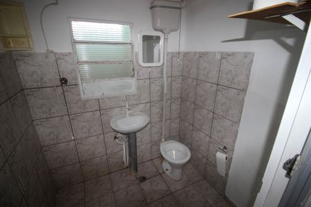 Casa para alugar com 38m², 1 quarto e 1 vaga Casa para alugar com 38m², 1 quarto e 1 vagaBanheiro