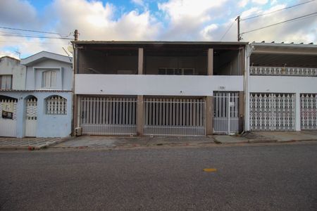 Casa para alugar com 38m², 1 quarto e 1 vaga Casa para alugar com 38m², 1 quarto e 1 vagaFachada