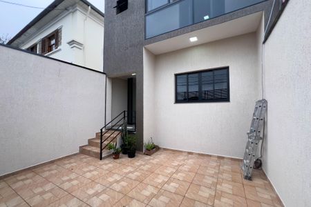 Casa à venda com 148m², 3 quartos e 2 vagas Casa à venda com 148m², 3 quartos e 2 vagasEntrada e garagem