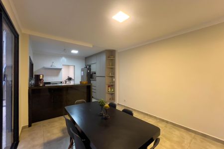 Casa à venda com 148m², 3 quartos e 2 vagas Casa à venda com 148m², 3 quartos e 2 vagasCozinha