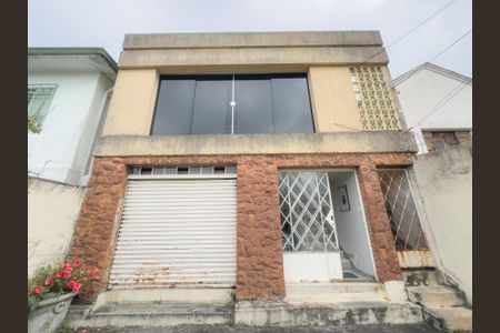 Casa à venda com 236m², 3 quartos e 3 vagas Casa à venda com 236m², 3 quartos e 3 vagasFachada