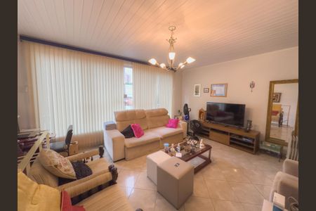 Casa à venda com 236m², 3 quartos e 3 vagas Casa à venda com 236m², 3 quartos e 3 vagasSala