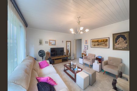 Casa à venda com 236m², 3 quartos e 3 vagas Casa à venda com 236m², 3 quartos e 3 vagasSala