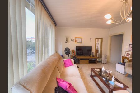 Casa à venda com 236m², 3 quartos e 3 vagas Casa à venda com 236m², 3 quartos e 3 vagasSala