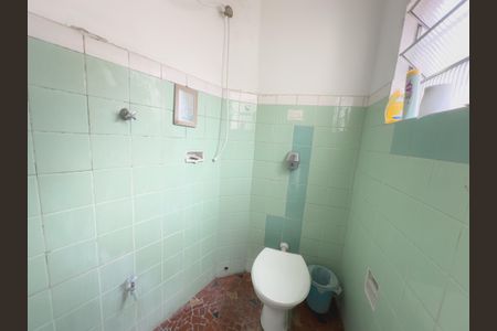 Casa à venda com 236m², 3 quartos e 3 vagas Casa à venda com 236m², 3 quartos e 3 vagasBanheiro de Serviço