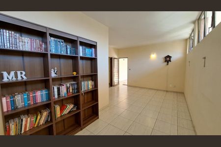 Casa à venda com 220m², 3 quartos e 3 vagas