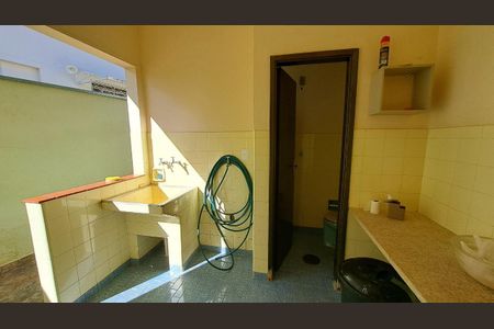 Casa à venda com 220m², 3 quartos e 3 vagas