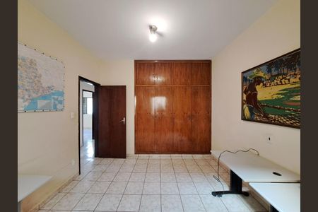 Casa à venda com 220m², 3 quartos e 3 vagas