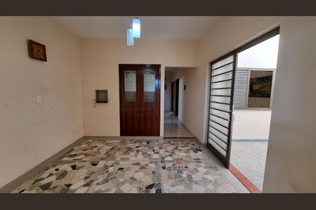 Casa à venda com 220m², 3 quartos e 3 vagas