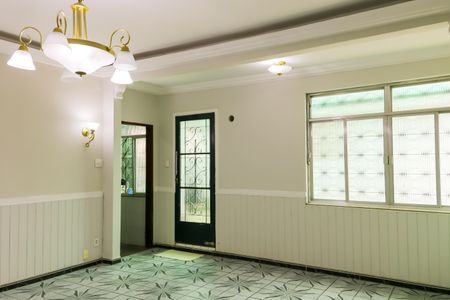 Casa à venda com 193m², 4 quartos e 2 vagas Casa à venda com 193m², 4 quartos e 2 vagasSala