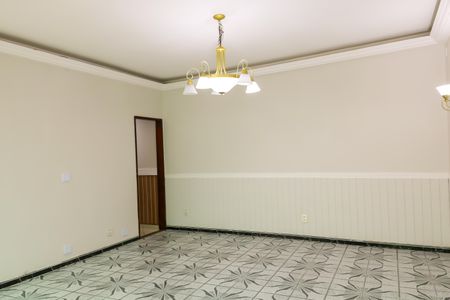 Casa à venda com 193m², 4 quartos e 2 vagas Casa à venda com 193m², 4 quartos e 2 vagasSala