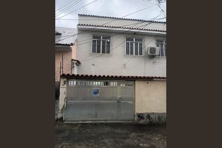 Casa à venda com 193m², 4 quartos e 2 vagas Casa à venda com 193m², 4 quartos e 2 vagasFachada
