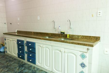 Casa à venda com 193m², 4 quartos e 2 vagas Casa à venda com 193m², 4 quartos e 2 vagasCozinha