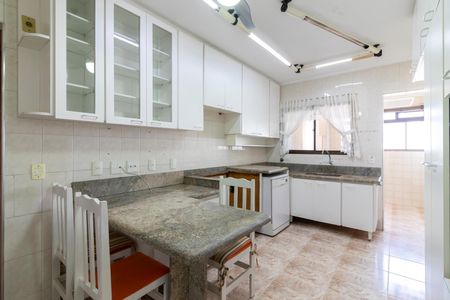 Apartamento à venda com 118m², 3 quartos e 2 vagas Apartamento à venda com 118m², 3 quartos e 2 vagasCozinha