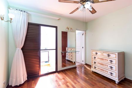 Apartamento à venda com 118m², 3 quartos e 2 vagas Apartamento à venda com 118m², 3 quartos e 2 vagasSuíte