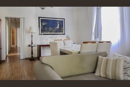 Casa à venda com 218m², 5 quartos e 1 vagaSala