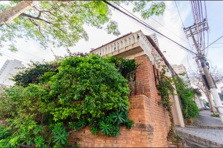 Casa à venda com 218m², 5 quartos e 1 vagaFachada