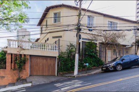 Casa à venda com 218m², 5 quartos e 1 vagaFachada