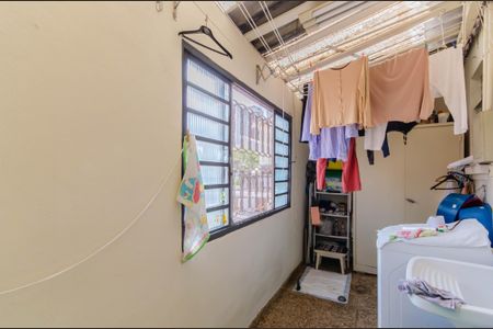 Casa à venda com 218m², 5 quartos e 1 vagaÁrea de Serviço