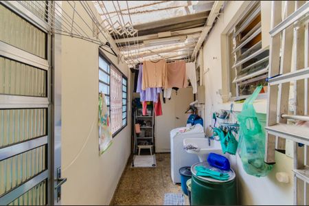 Casa à venda com 218m², 5 quartos e 1 vagaÁrea de Serviço