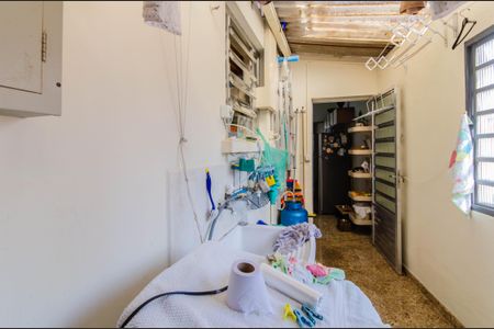 Casa à venda com 218m², 5 quartos e 1 vagaÁrea de Serviço