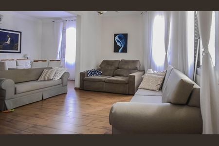 Casa à venda com 218m², 5 quartos e 1 vagaSala