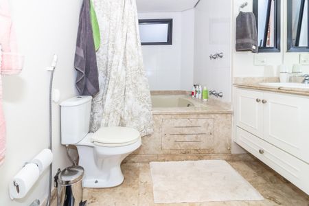 Apartamento para alugar com 310m², 5 quartos e 5 vagas Apartamento para alugar com 310m², 5 quartos e 5 vagasBanheiro da Suíte 1