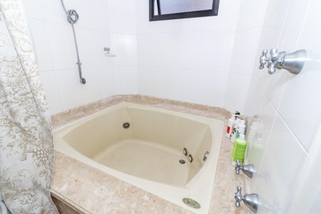 Apartamento para alugar com 310m², 5 quartos e 5 vagas Apartamento para alugar com 310m², 5 quartos e 5 vagasBanheiro da Suíte 1