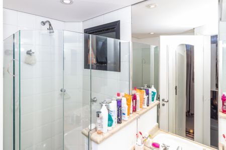 Apartamento para alugar com 310m², 5 quartos e 5 vagas Apartamento para alugar com 310m², 5 quartos e 5 vagasBanheiro da Suíte 3