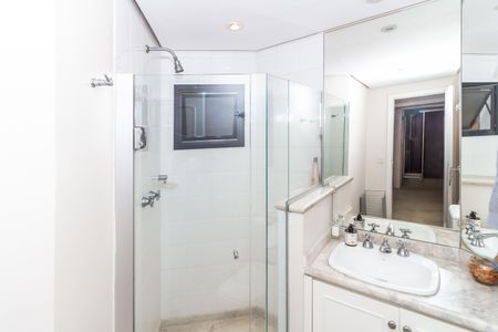 Apartamento para alugar com 310m², 5 quartos e 5 vagas Apartamento para alugar com 310m², 5 quartos e 5 vagasBanheiro da Suíte 4