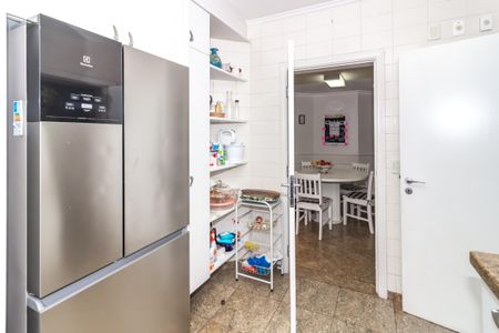 Apartamento para alugar com 310m², 5 quartos e 5 vagas Apartamento para alugar com 310m², 5 quartos e 5 vagasCozinha