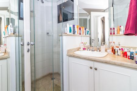 Apartamento para alugar com 310m², 5 quartos e 5 vagas Apartamento para alugar com 310m², 5 quartos e 5 vagasBanheiro da Suíte 3