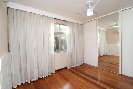 Apartamento à venda com 121m², 3 quartos e 2 vagasSuíte 1