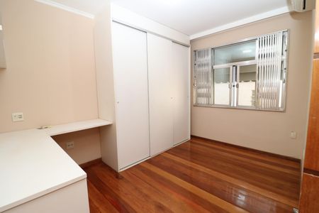 Apartamento à venda com 121m², 3 quartos e 2 vagasSuíte 2