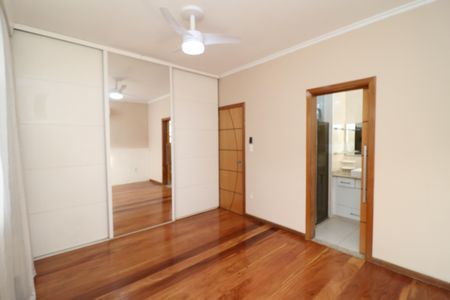 Apartamento à venda com 121m², 3 quartos e 2 vagasSuíte 1