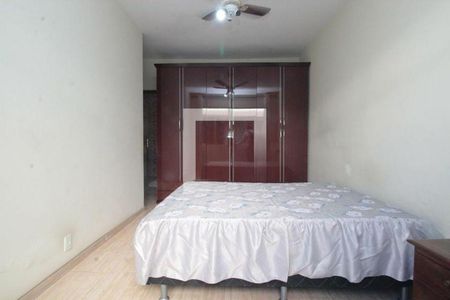 Casa à venda com 300m², 3 quartos e 3 vagas Casa à venda com 300m², 3 quartos e 3 vagasQuarto